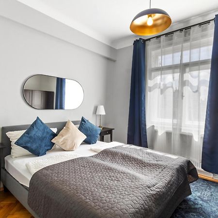French Balcony - 45M² - Szeneviertel Appartement Wenen Buitenkant foto