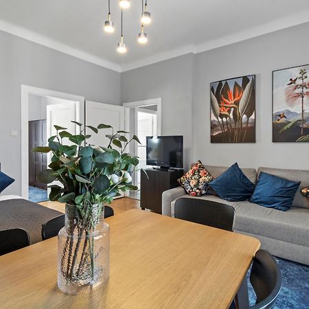 French Balcony - 45M² - Szeneviertel Appartement Wenen Buitenkant foto