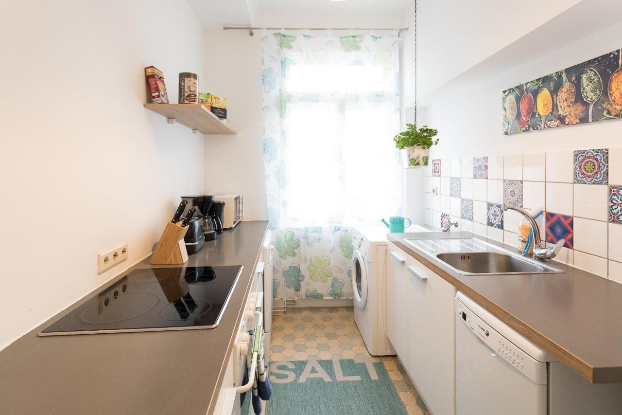 French Balcony - 45M² - Szeneviertel Appartement Wenen Buitenkant foto