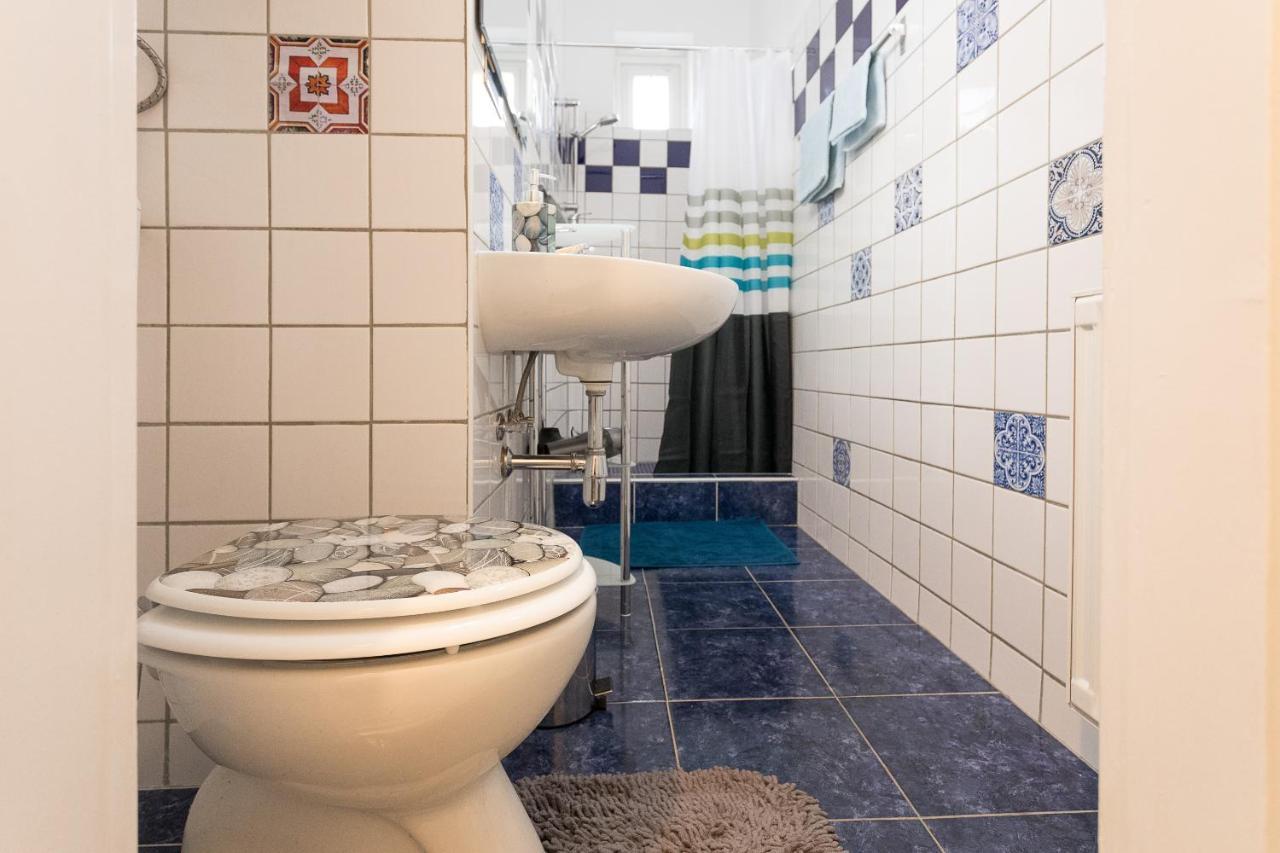 French Balcony - 45M² - Szeneviertel Appartement Wenen Buitenkant foto