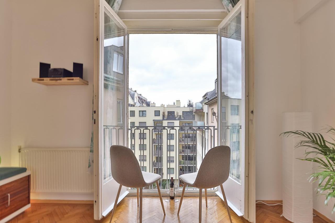 French Balcony - 45M² - Szeneviertel Appartement Wenen Buitenkant foto