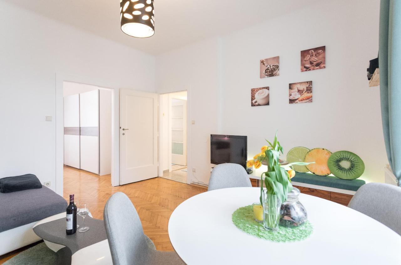 French Balcony - 45M² - Szeneviertel Appartement Wenen Buitenkant foto