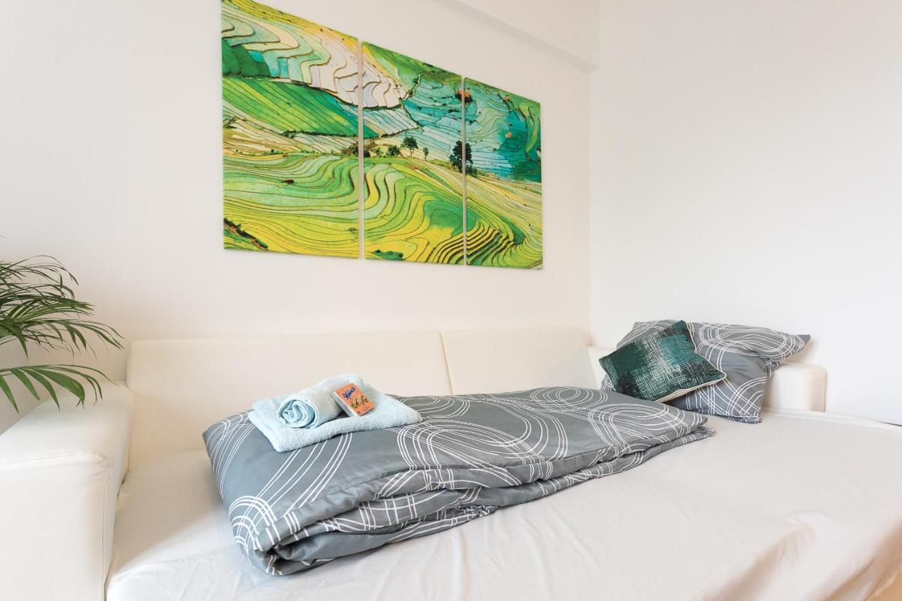 French Balcony - 45M² - Szeneviertel Appartement Wenen Buitenkant foto