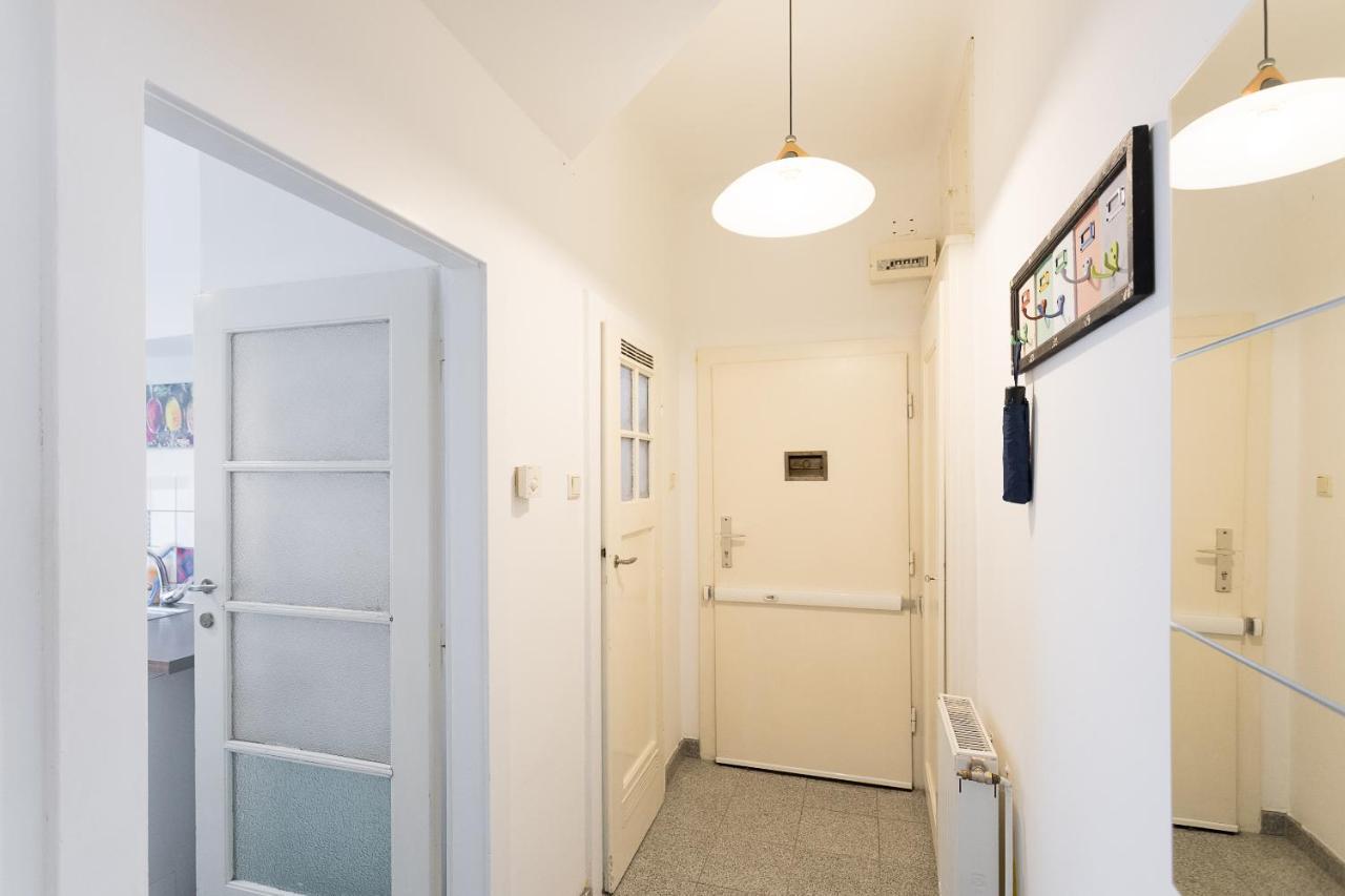 French Balcony - 45M² - Szeneviertel Appartement Wenen Buitenkant foto