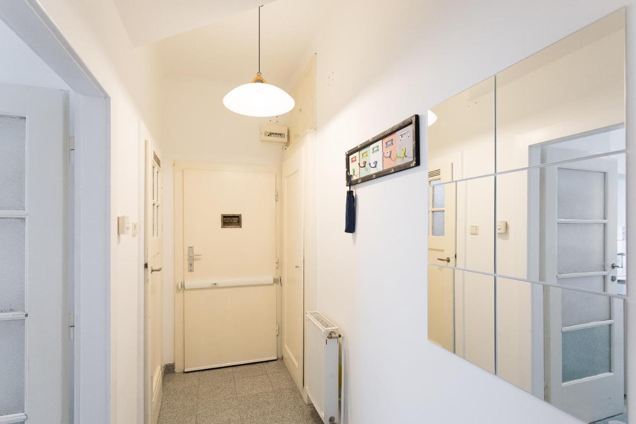 French Balcony - 45M² - Szeneviertel Appartement Wenen Buitenkant foto