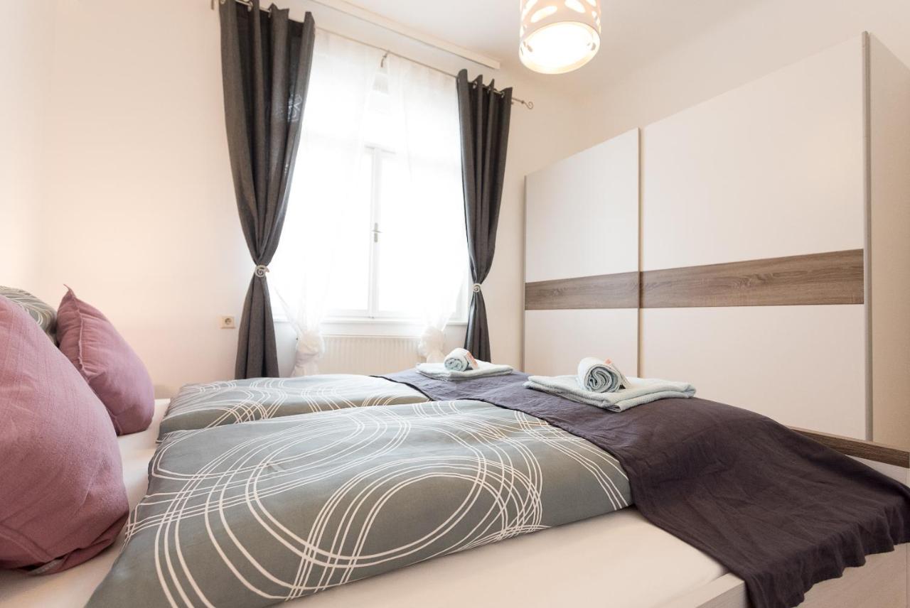 French Balcony - 45M² - Szeneviertel Appartement Wenen Buitenkant foto