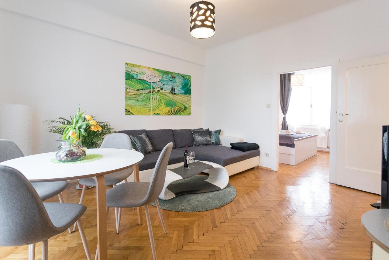 French Balcony - 45M² - Szeneviertel Appartement Wenen Buitenkant foto