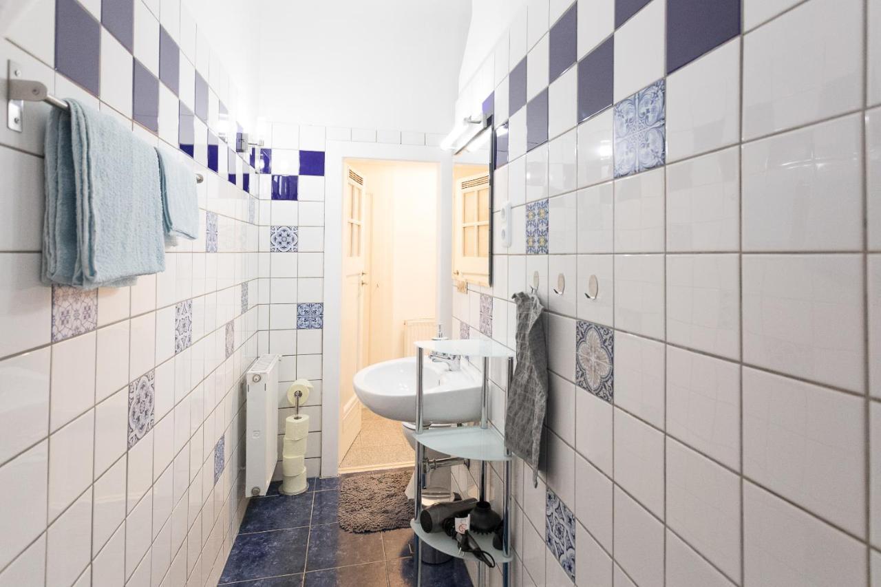 French Balcony - 45M² - Szeneviertel Appartement Wenen Buitenkant foto