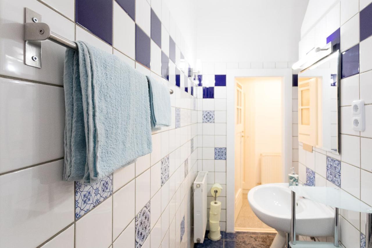 French Balcony - 45M² - Szeneviertel Appartement Wenen Buitenkant foto