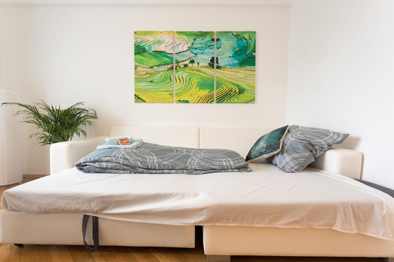 French Balcony - 45M² - Szeneviertel Appartement Wenen Buitenkant foto