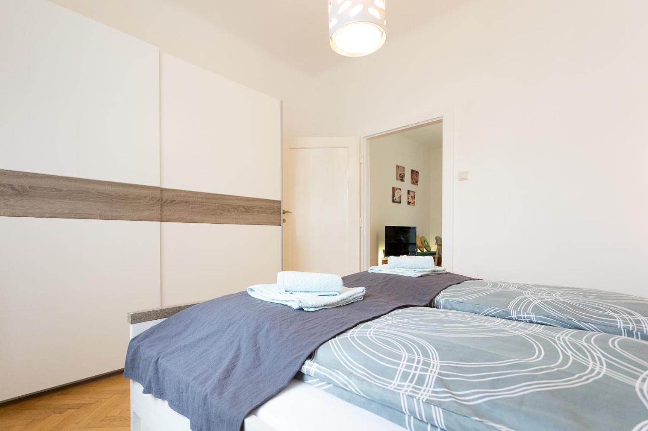 French Balcony - 45M² - Szeneviertel Appartement Wenen Buitenkant foto