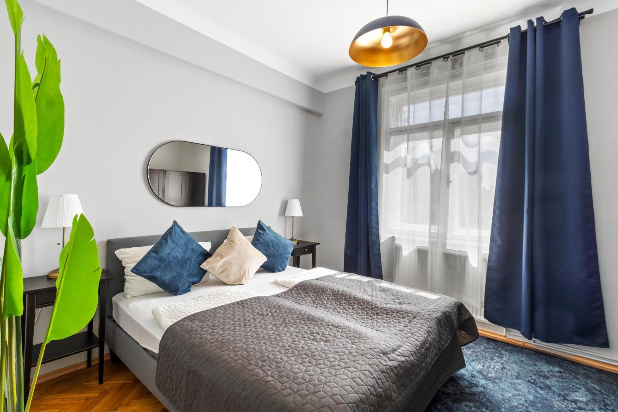 French Balcony - 45M² - Szeneviertel Appartement Wenen Buitenkant foto
