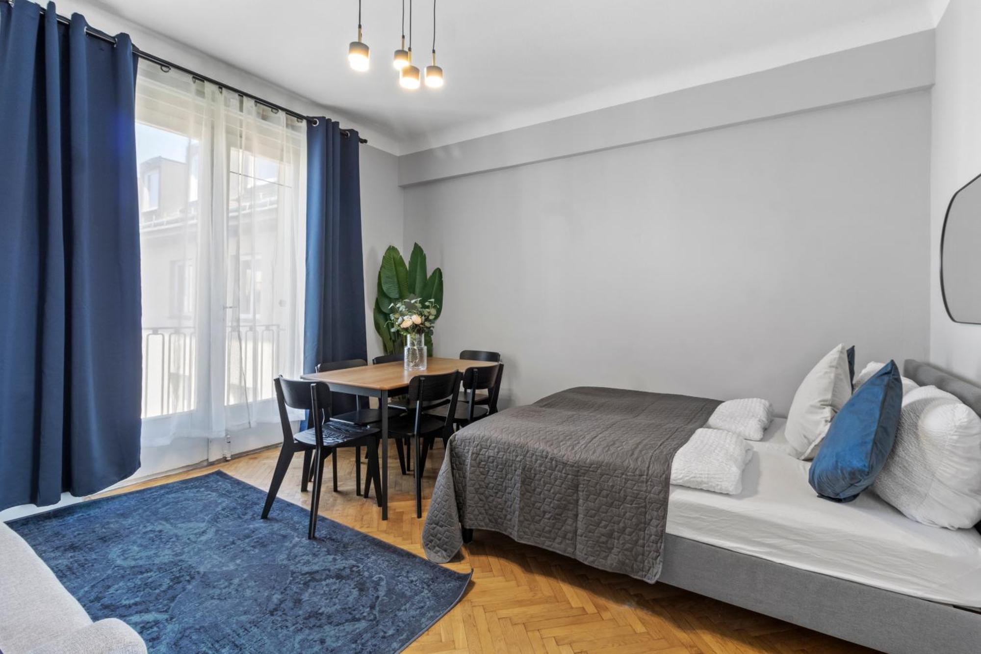 French Balcony - 45M² - Szeneviertel Appartement Wenen Buitenkant foto