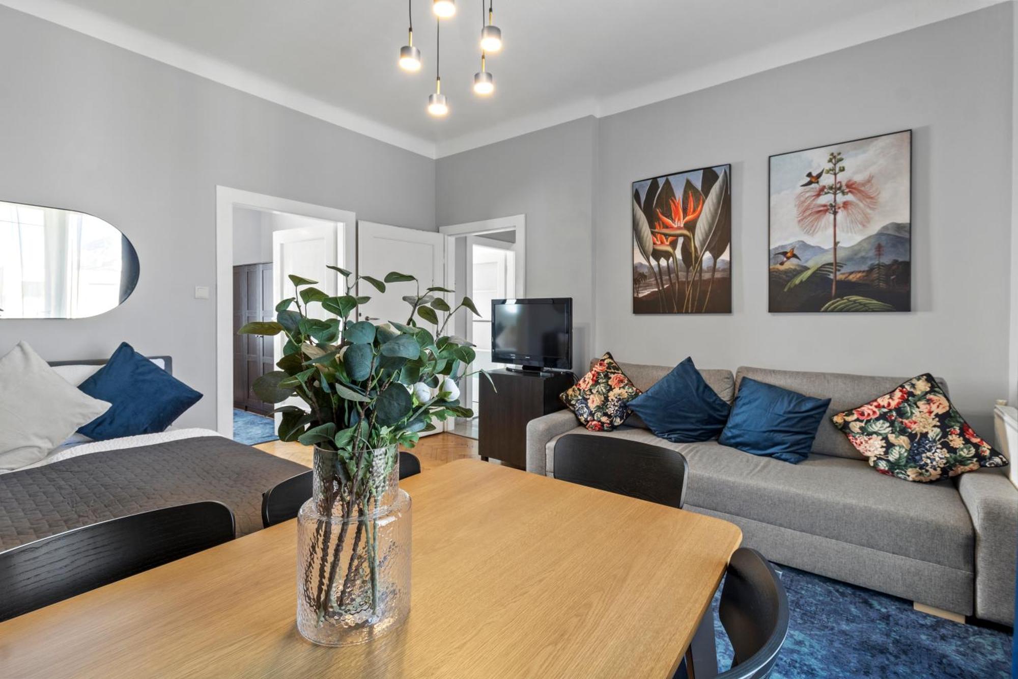 French Balcony - 45M² - Szeneviertel Appartement Wenen Buitenkant foto