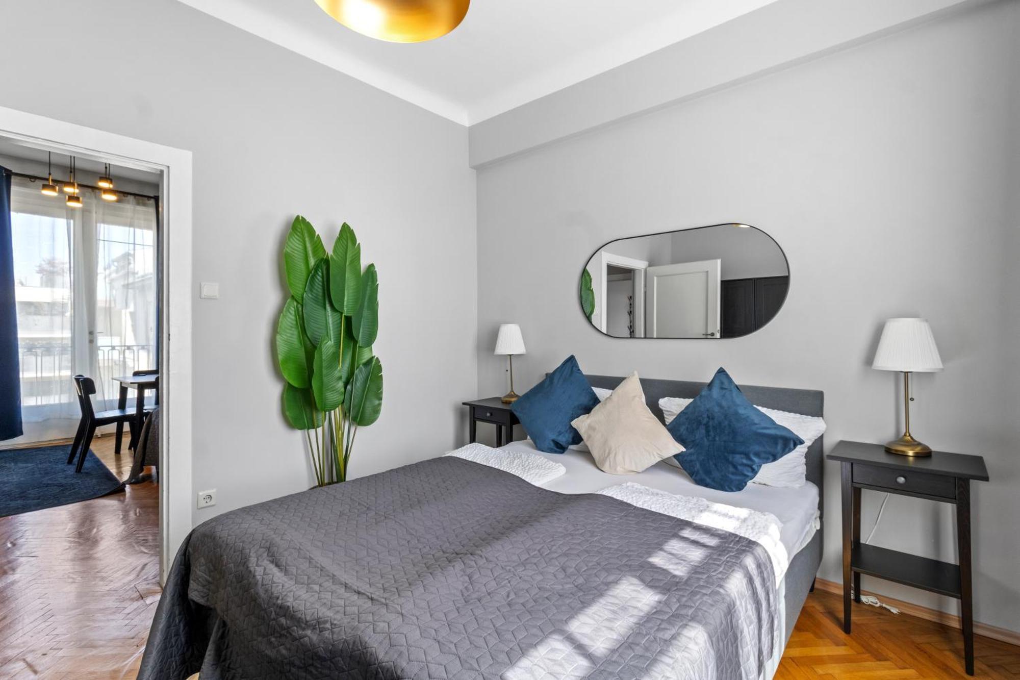 French Balcony - 45M² - Szeneviertel Appartement Wenen Buitenkant foto